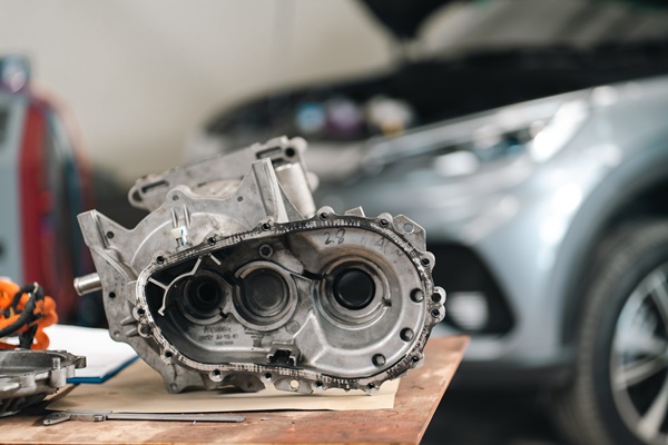Why Do Electric Vehicle Reduction Gears Need Oil Service Even Without a Conventional Transmission? | Romay's Auto Service